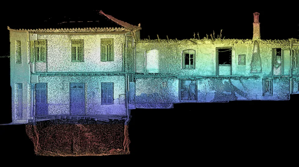 חזית המתחם בענן הנקודות, מבט ישר